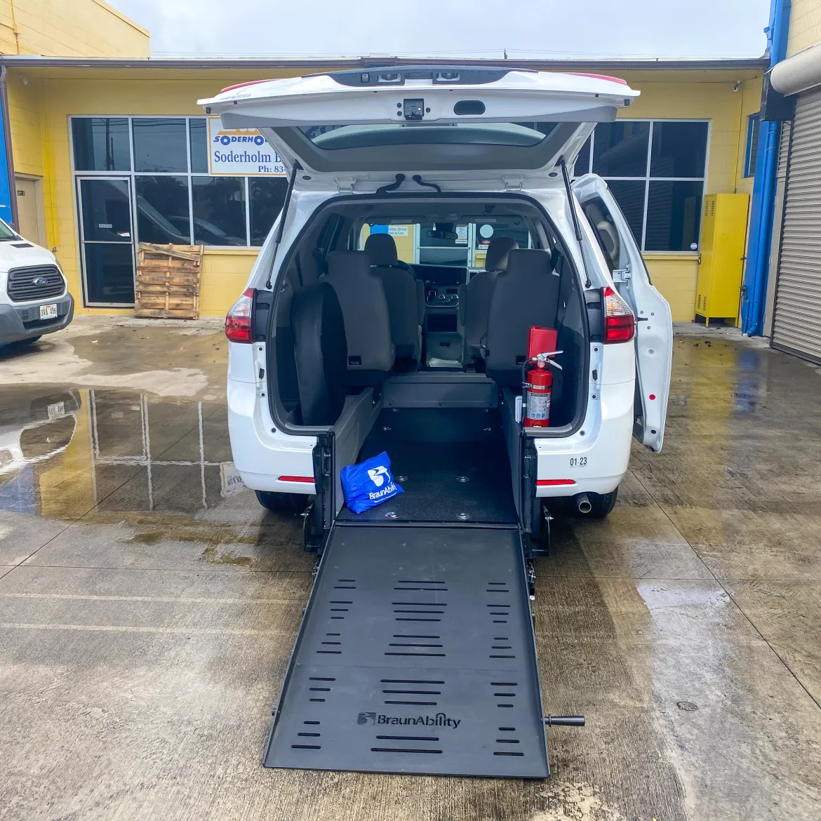 BraunAbility Toyota Sienna Longcut